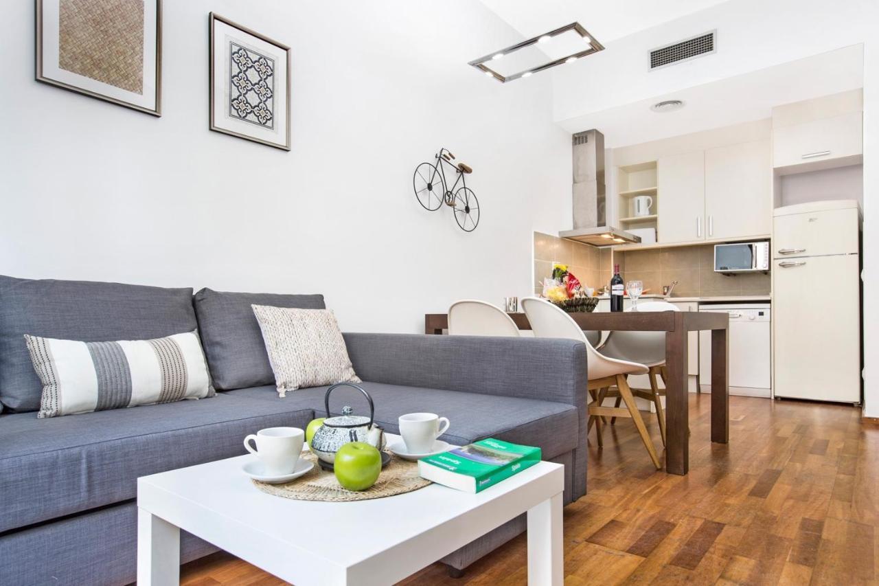 Stay U-Nique Apartments Balmes Barcellona Esterno foto