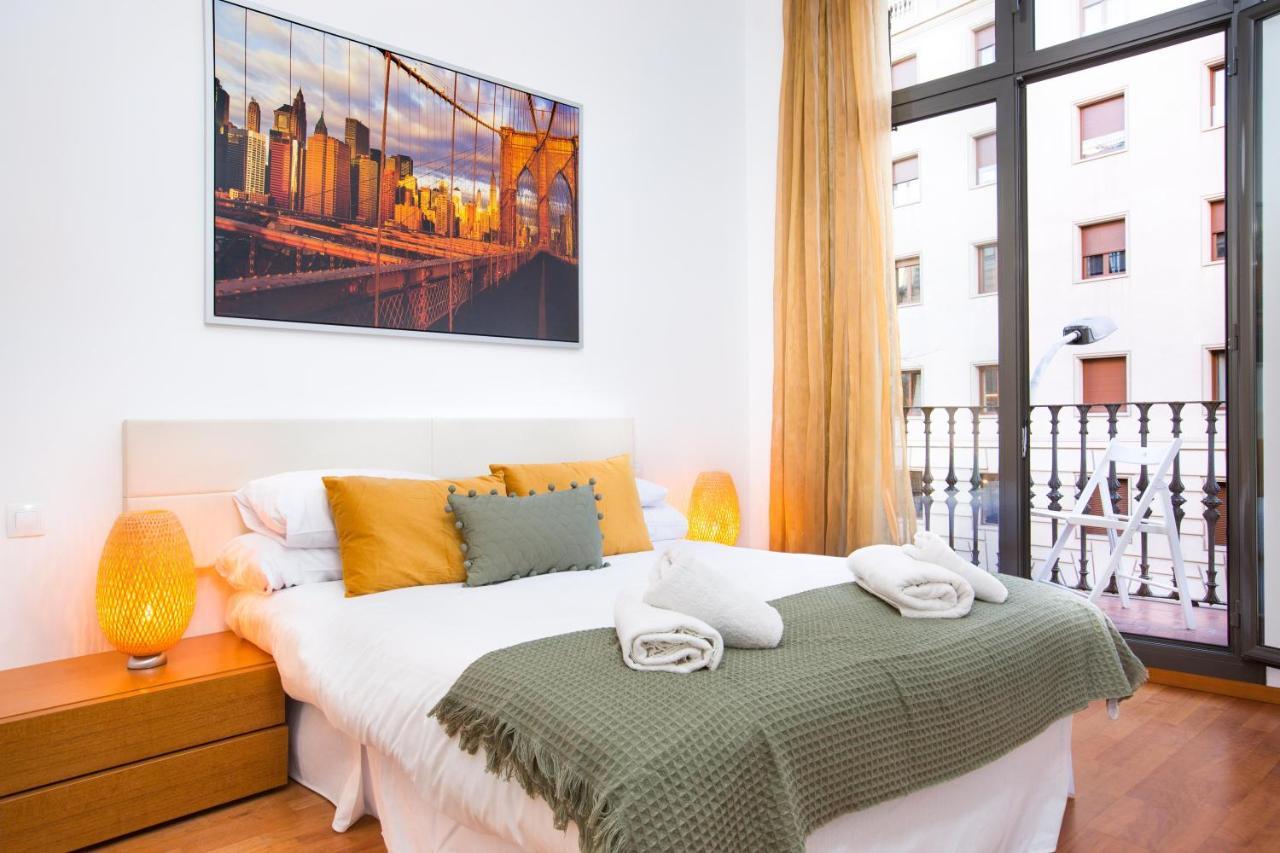 Stay U-Nique Apartments Balmes Barcellona Esterno foto
