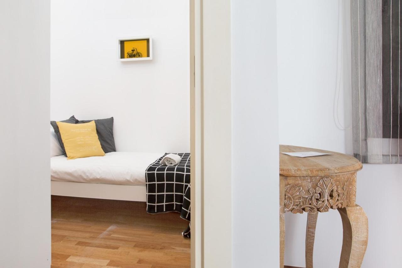 Stay U-Nique Apartments Balmes Barcellona Esterno foto